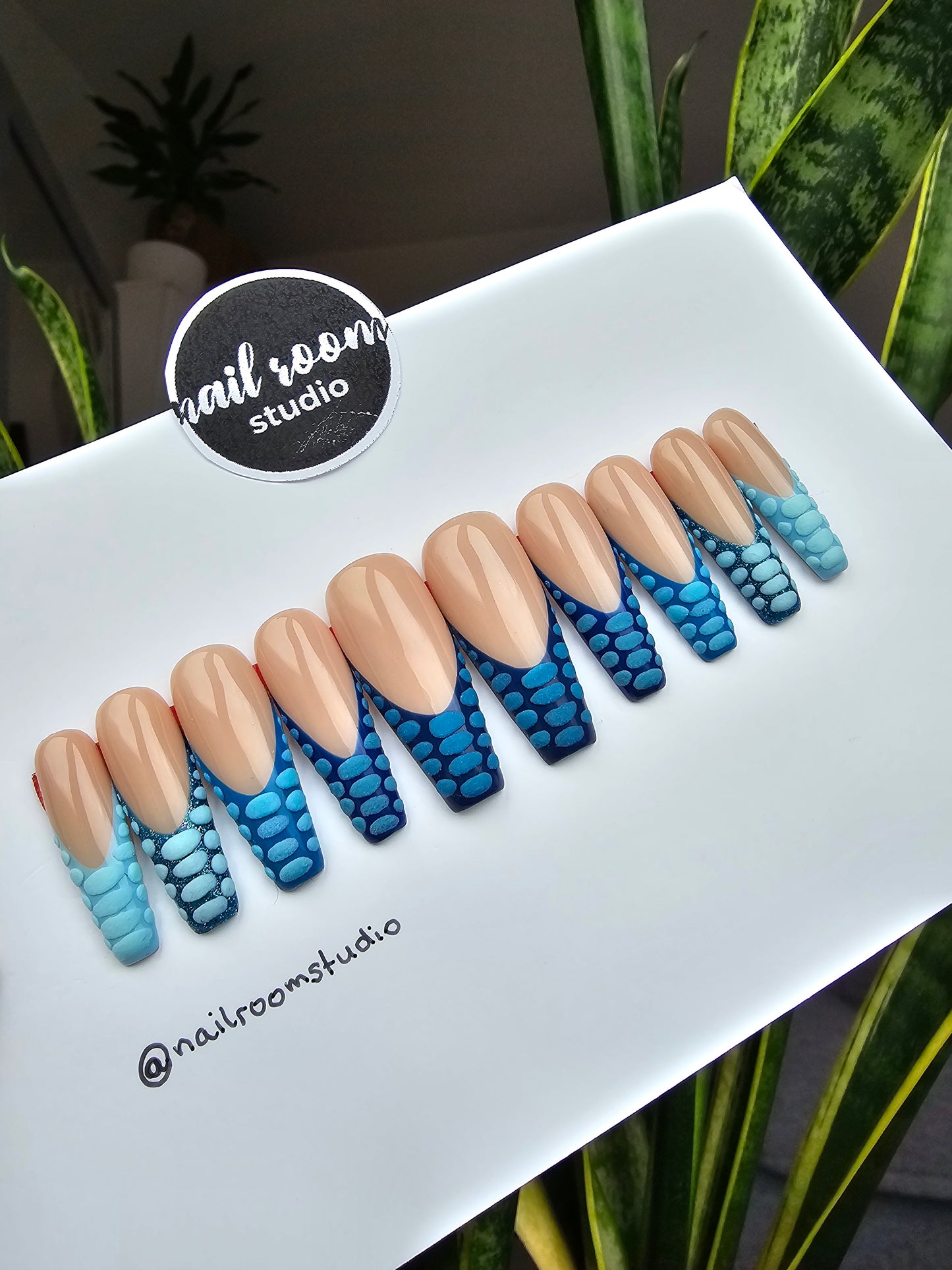 Prêt à expédier : Taille M - Cercueil long sculpté - Pull bleu français - Baby Blues