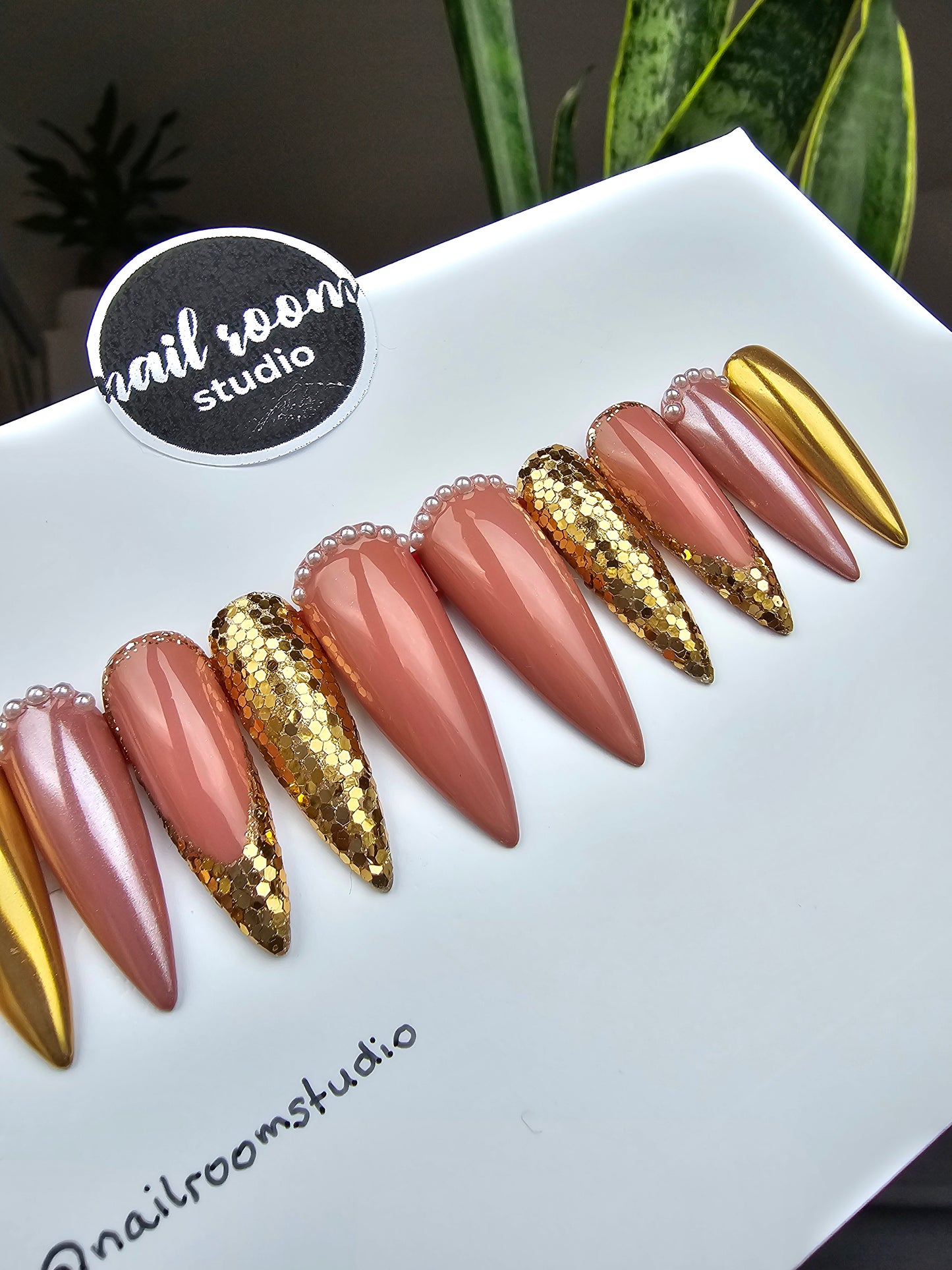 Prêt à expédier : Taille M - Talons aiguilles longs et fins sculptés - Collection Shimmering Glit
