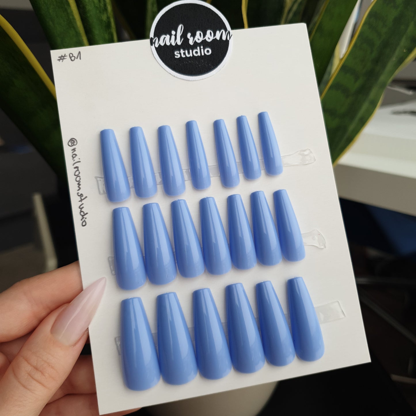 Prêt-à-porter instantané - 20 ongles - #B1 Bleu clair