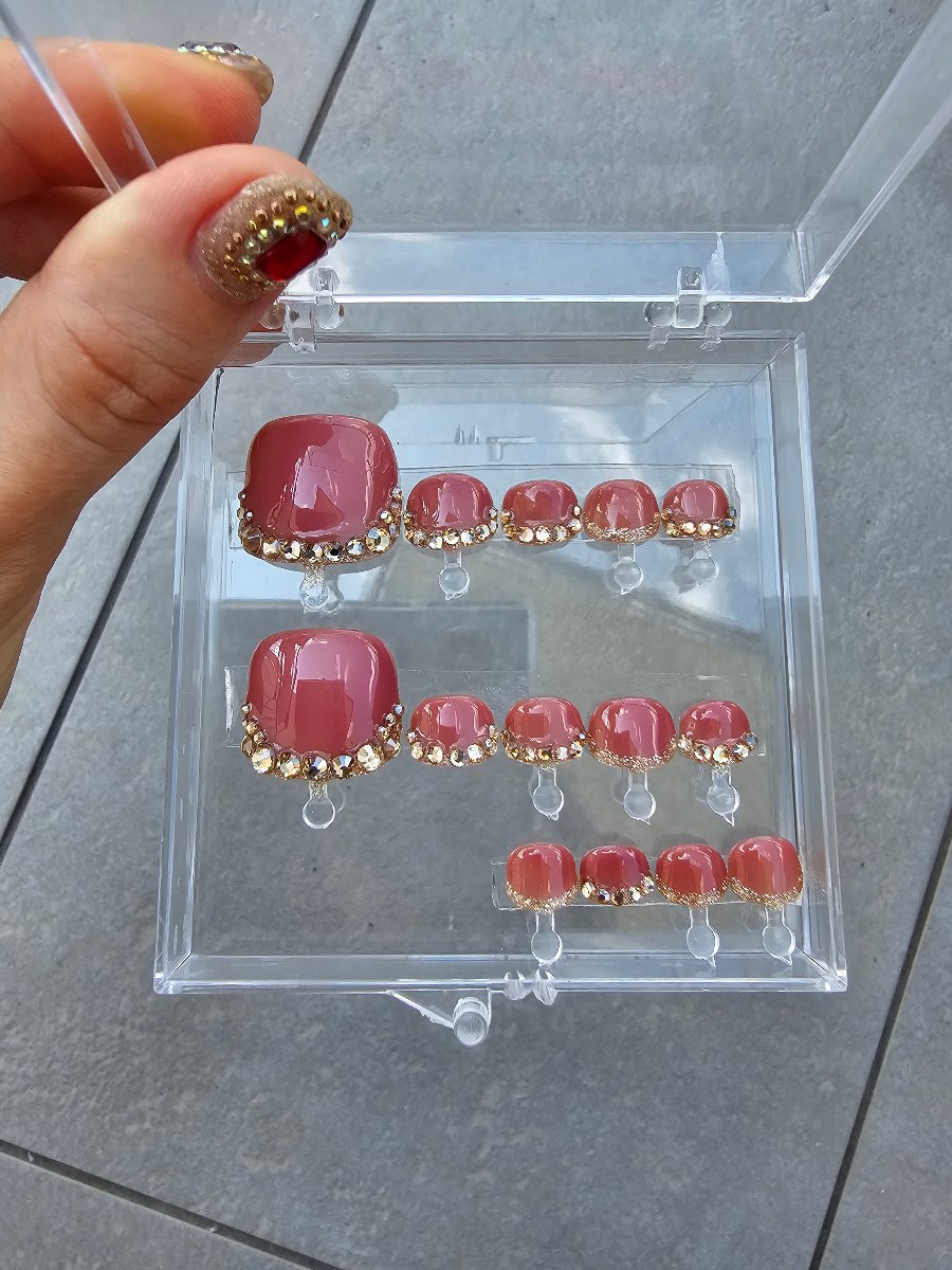 Chic champagne gold PressOn toes with Swarovski crystals, a glamorous French style on nude pink, packed in glam clear transparent custom tips packed in transparent clear tube box, ready for fast shipping