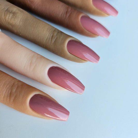 Richly pigmented, light brown PressOn nails in a warm shade perfect for seasonal trends and darker complexions