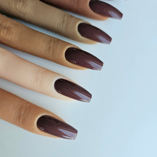 Sophisticated dark brown faux nails with a high-glamour finish, perfect for a femme fatale style