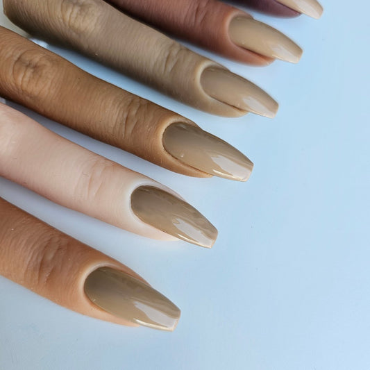 Soft light nude artificial nails, high-quality PressOn swatch for an everyday natural look - complements all skin tones