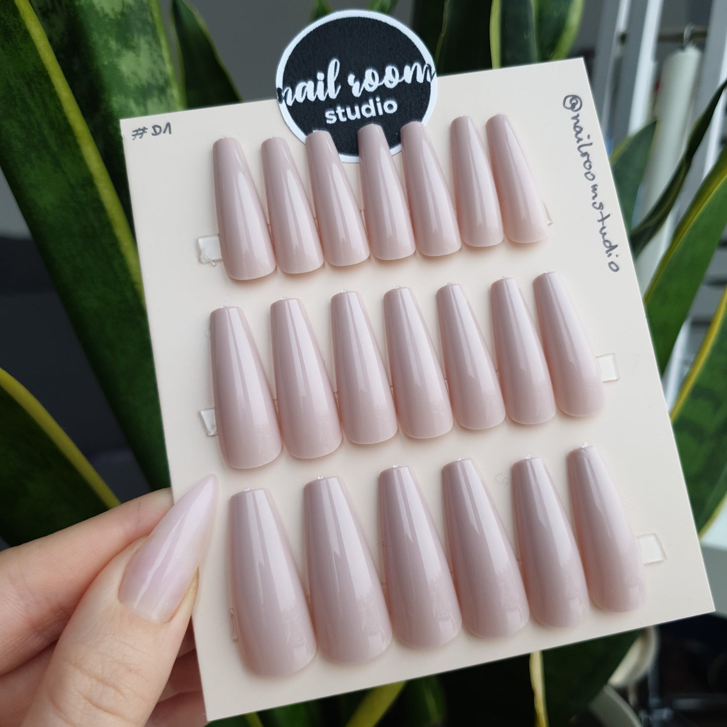 INSTANT READY TO WEAR - 20 nails - #D1 Nude