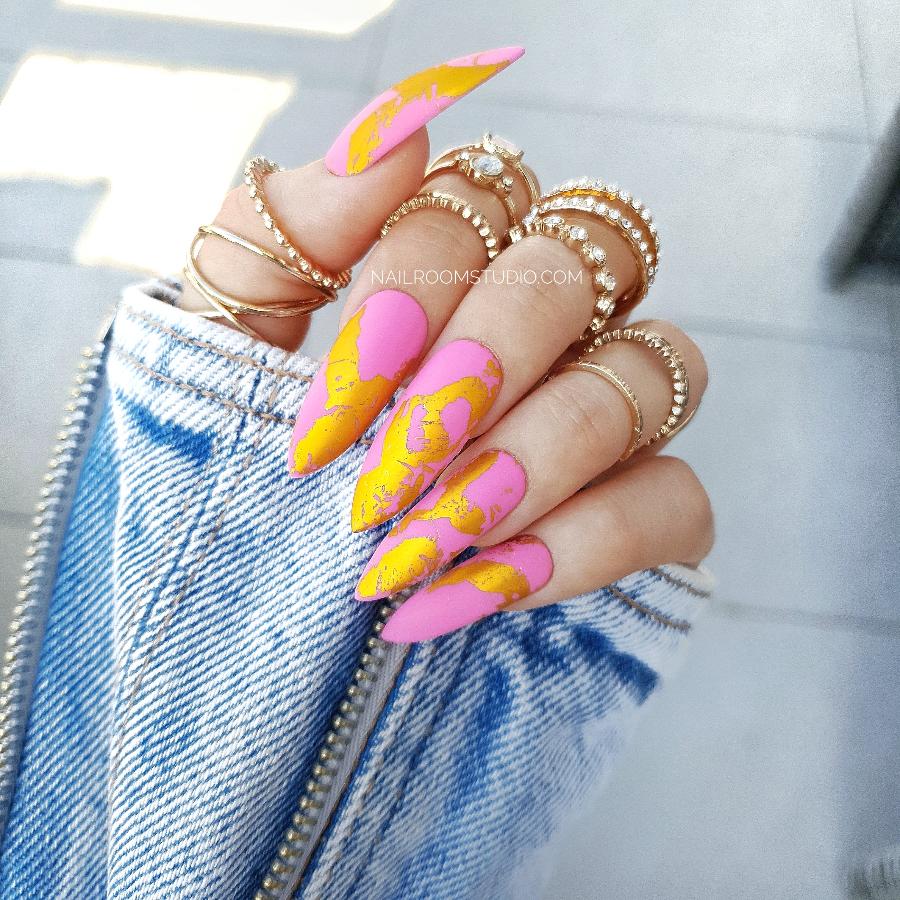 Matte pink nails with golden chrome details, perfect for a chic, modern style by Nail Room Studio