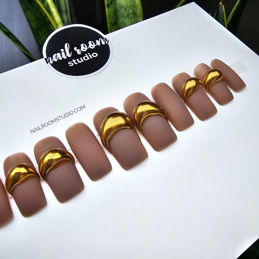 Luxurious dark brown matte press on nails, adorned with stunning gold drops, available as a complete set of ten handcrafted pieces