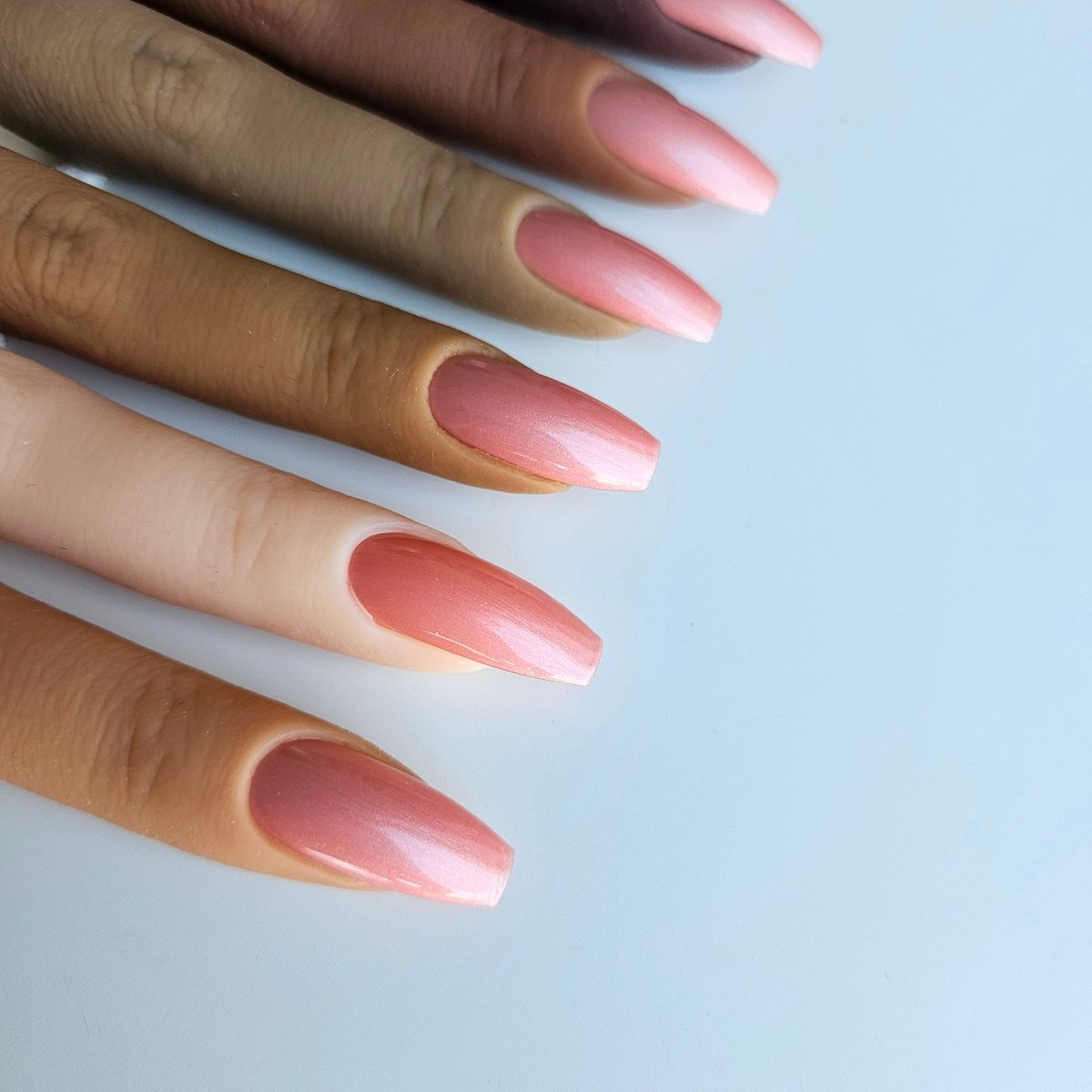 Cool pearl pink PressOn nails, artificial nails for a classic french cover - a well-covering swatch perfect for all skin tones