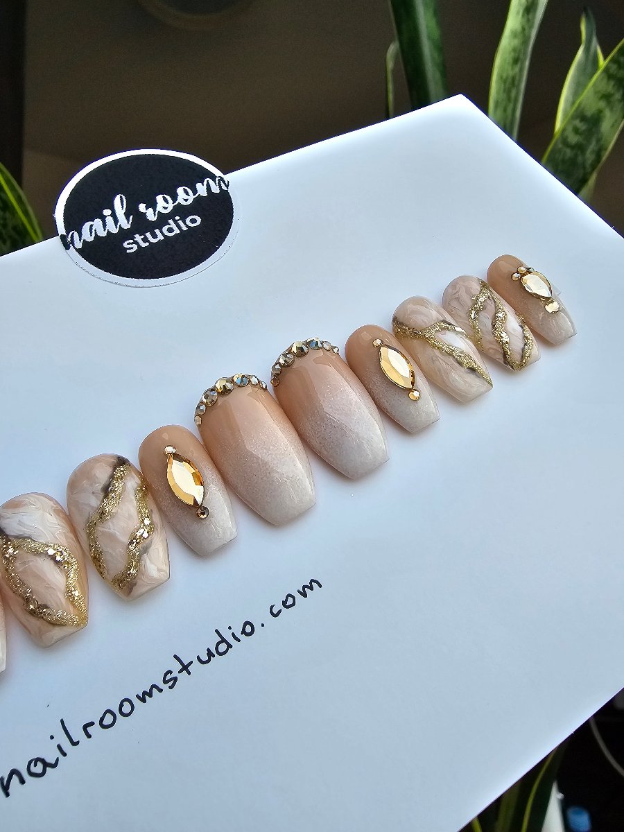 Stunning baby boomer press on nails featuring a soft beige gradient with delicate white tips, designed for a natural and elegant look