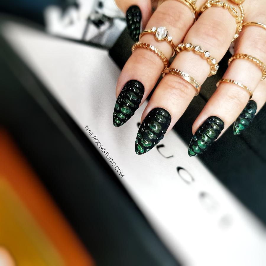 Textured lizard skin nails with a 3D crocodile effect, featuring matte and glossy finishes in deep green and earthy tones