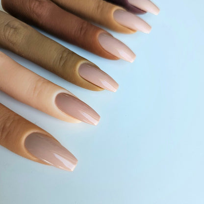 Soft, neutral beige PressOn nails, well-pigmented and designed for an elegant, everyday look