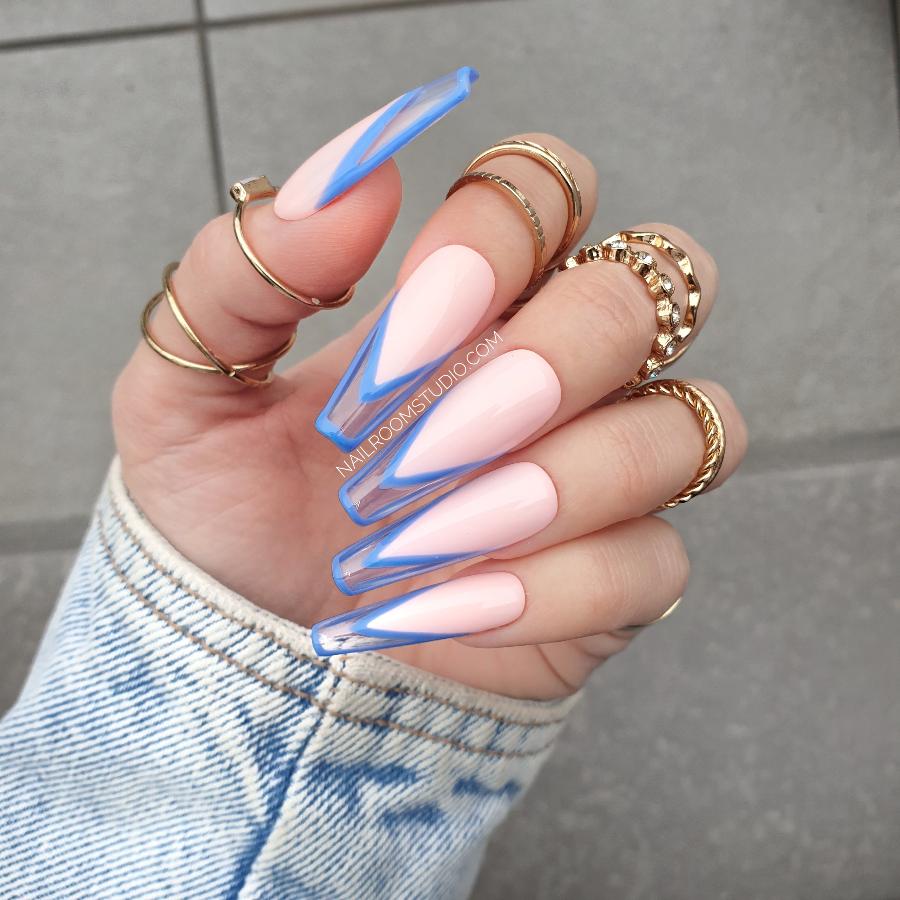 Modern pastel French nails in lilac and baby blue with a clear base, beautifully paired with gold rings on the hand