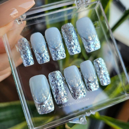 Elegant silver Press On nails with a chrome finish and glitter accents, inspired by winter holidays – perfect for a sophisticated, snowy look