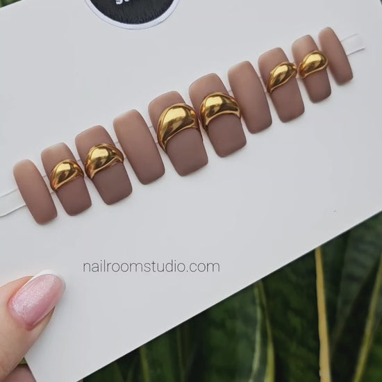 Elegant matte brown press on nails featuring handcrafted golden drops, perfect for dark skin tones, with ten pieces beautifully packaged