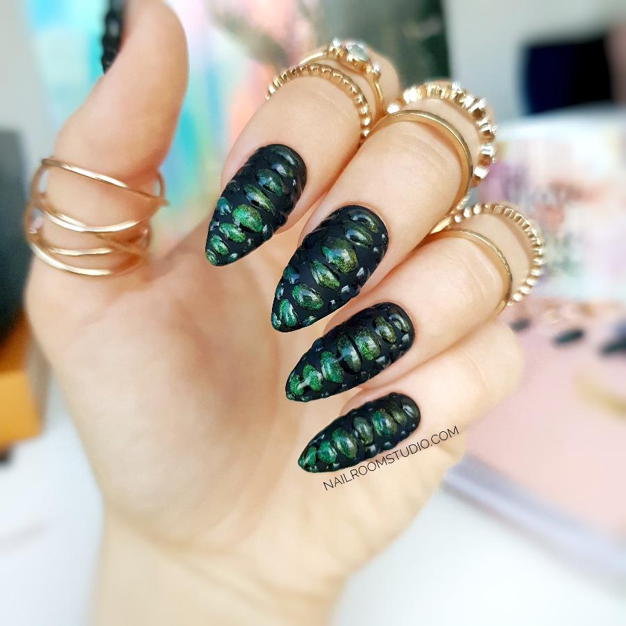 Reptile-inspired nails with a bold lizard skin pattern, combining deep green hues and raised 3D textures